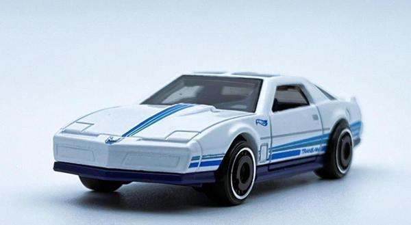 Hot Wheels Tekli Arabalar 84 PONTIAC FIREBIRD HKK92 - Image 1