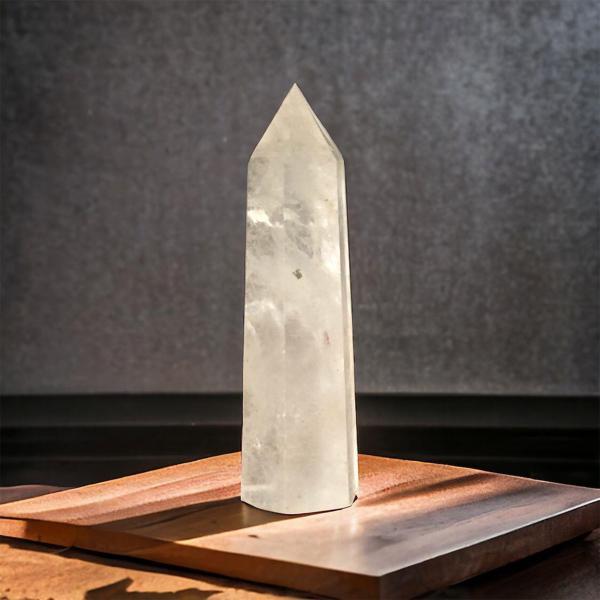Piramit Kristal Kuvars Taşı Masaüstü Aksesuarı - Image 1