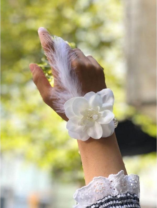 Bride to be Gelin Bilekliği Tüy ve İnci Boncuk Beyaz Renkli Bekarlığa Veda Partisi Bilekliği 10 Adet - Image 1