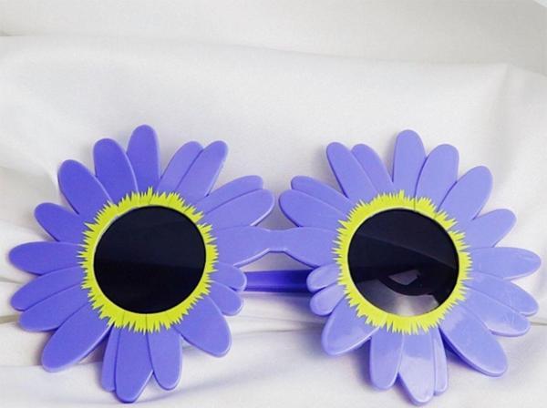 Mor Renk Papatya Şekilli Parti Gözlüğü 18x10 cm - Image 1