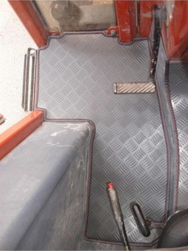 Tarım Garaj Tümosan 9080 Traktör Kabin Paspası - Image 1