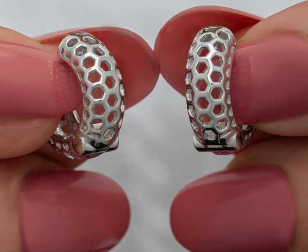 Gümüş Petek Desenli Halka Kadın Küpe - Image 1