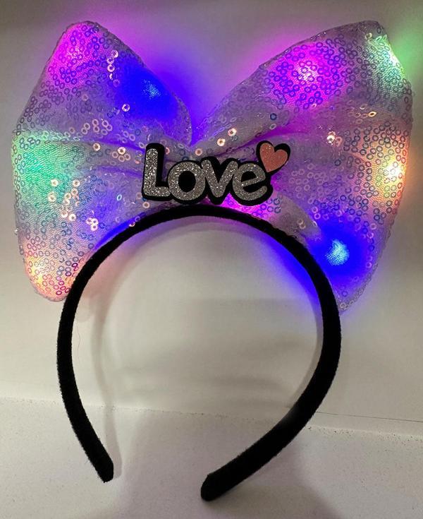 Led Işıklı 3 Farklı Fonksiyonda Yanan Gümüş Love Yazılı Lila Fiyonk Taç 20X17 cm - Image 1