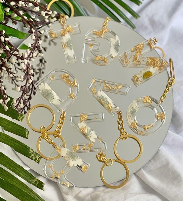 Özel Gerçek Kurutulmuş Çiçekli Gold Epoksi Anahtarlık - Image 1