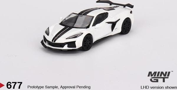 Mini GT Chevrolet Corvette Z06 2023 Arctic White 1:64 677 - Image 1