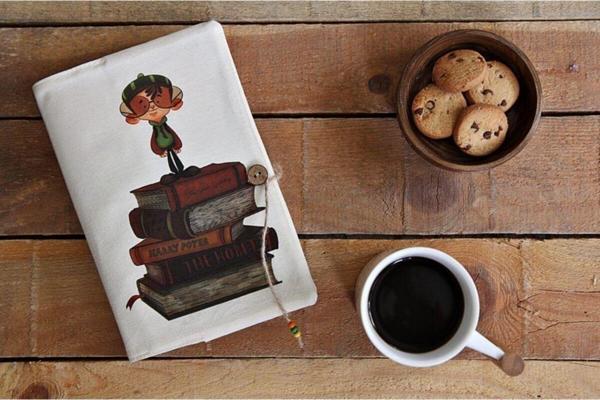 KitapAksesuar Kitap Kılıfı – Gözlüklü Okur - Image 1