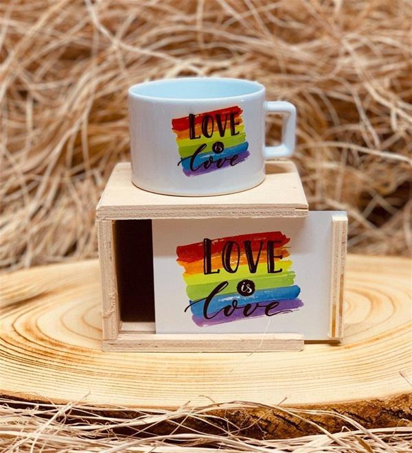 Love Is Love Ahşap Kutulu Kupa - Image 1