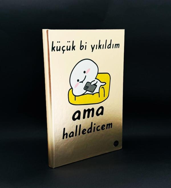 Metal Kapaklı Küçük Bi Yıkıldım Tasarımlı Lastikli Defter - Image 1