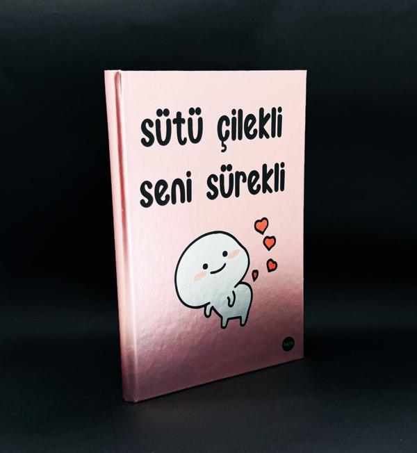 Metal Kapaklı Sütü Çilekli Tasarımlı Lastikli Defter - Image 1