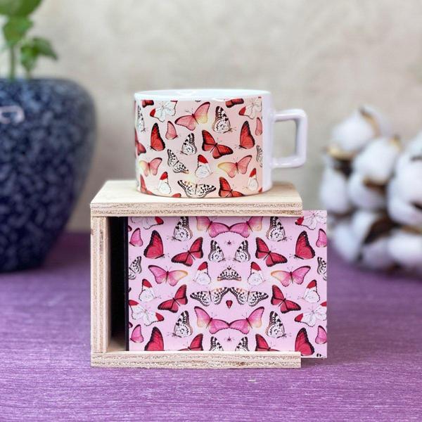 Pembe Kelebek Tasarımlı Kutulu Kupa - Image 1