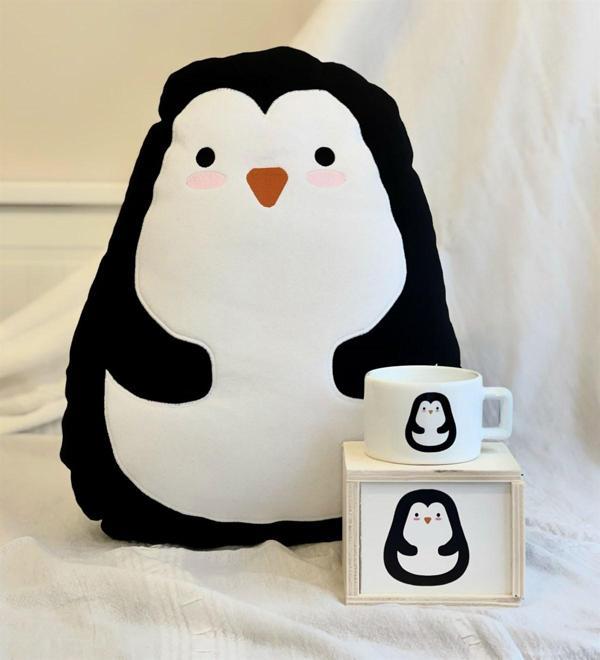 Tatlı Penguen Tasarımlı Kutulu Kupa Ve Yastık Set - Image 1