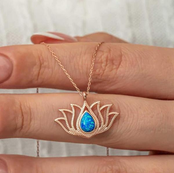 Findit Gümüş Opal Taşlı Rose Lotus Çiçeği Kolye - Image 1