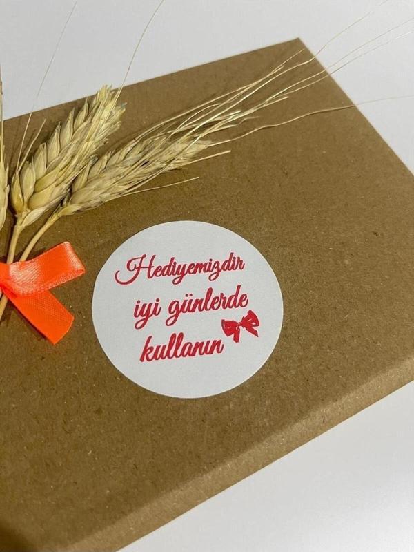 Butiksosyetik Hediyemizdir Kurdelalı Kırmızı Yazılı Yuvarlak Etiket 4 x 4 cm 120 Adet - Image 1