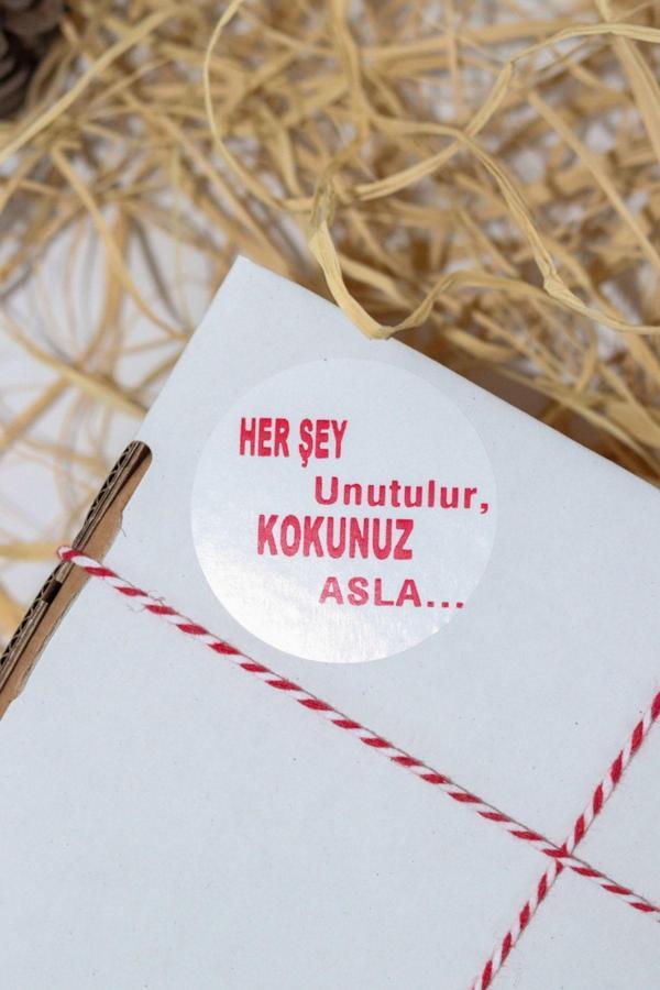 Butiksosyetik Herşey Unutulur Kokunuz Asla Beyaz 40 Mm Yuvarlak Yapışkanlı Sticker Etiket 120 Adet - Image 1
