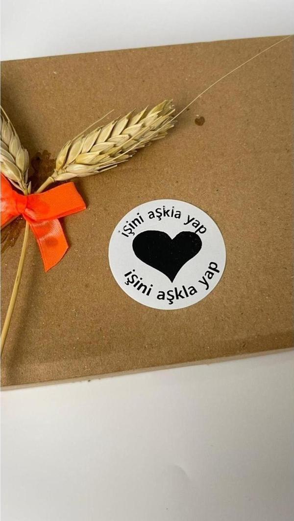Butiksosyetik İşini Aşkla Yap Siyah Yazılı Yuvarlak Yapışkanlı Etiket 3 x 3 cm 150 Adet - Image 1