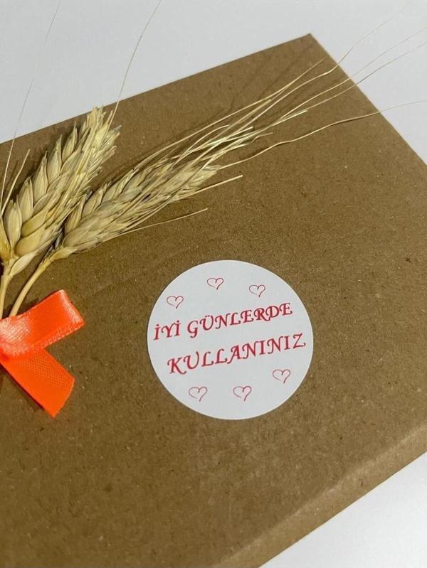 Butiksosyetik İyi Günlerde Kullanınız El Yazılı Kalpli Yuvarlak Yapışkanlı Etiket 5 x 5 cm 100 Adet - Image 1