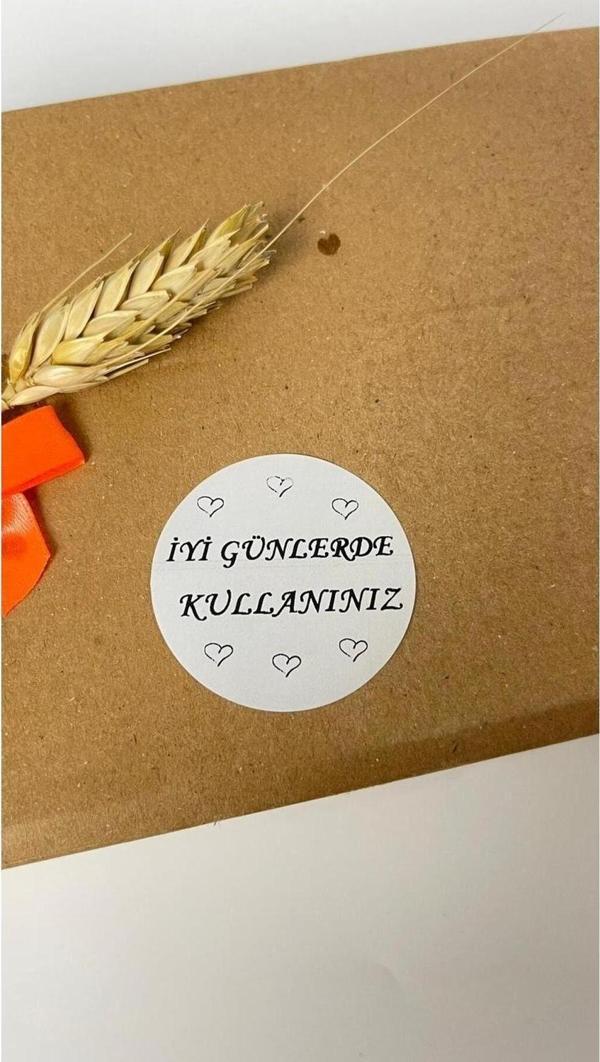 Butiksosyetik İyi Günlerde Kullanınız Kalpli Siyah Yazılı Yuvarlak Yapışkanlı Etiket 4 x 4 cm 120 Adet - Image 1