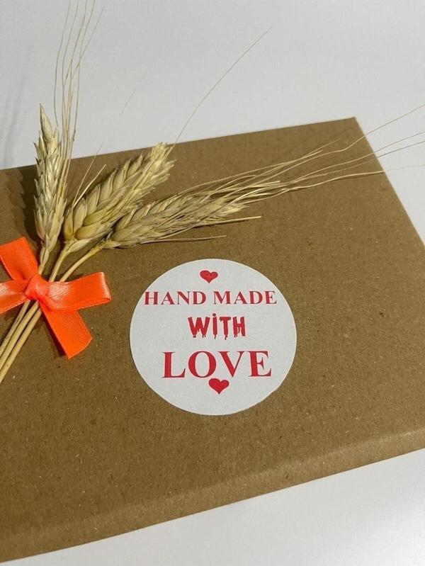 Butiksosyetik Handemade With Love Üst Ve Alt Kalpli Kırmızı Yazı Yuvarlak Yapışkanlı Etiket 4 x 4 cm 120 Adet - Image 1