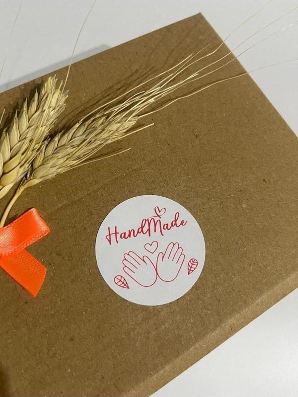 Butiksosyetik Handmade Çift Elli Kalpli Kırmızı Yuvarlak Yapışkanlı Etiket 5 x 5 cm 100 Adet - Image 1