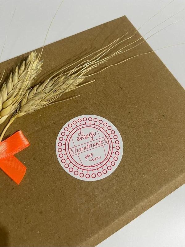 Butiksosyetik Handmade El Emeği Göz Nuru Kırmızı Yazı Yuvarlak Yapışkanlı Etiket 5 x 5 cm 100 Adet - Image 1