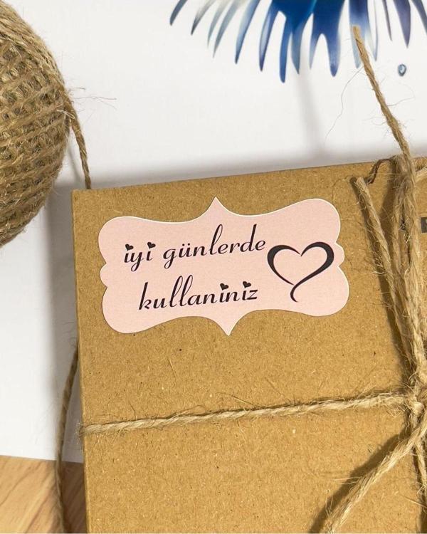 Butiksosyetik İyi Günlerde Kullanınız Yazılı Özel Kesim Yapışkanlı Etiket 64 x 38 Mm 78 Adet - Image 1