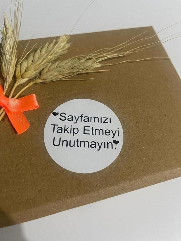 Butiksosyetik Sayfamızı Takip Etmeyi Unutmayın Siyah Yazı Yuvarlak Yapışkanlı Etiket 3 x 3 cm 150 Adet - Image 1