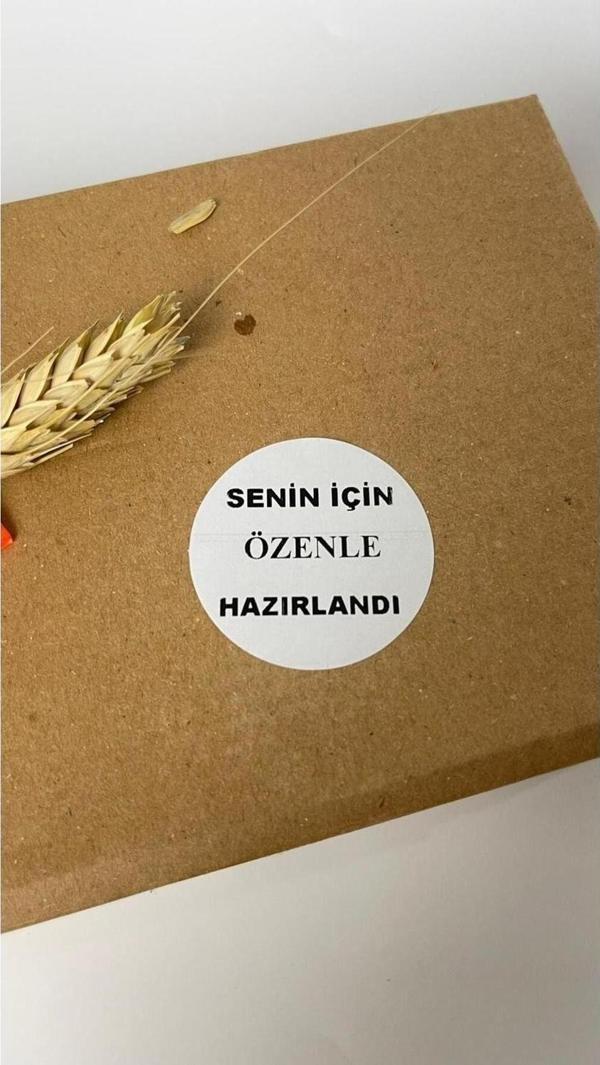 Butiksosyetik Senin İçin Özenle Hazırlandı Siyah Yazılı Yuvarlak Yapışkanlı Etiket 5 x 5 cm 100 Adet - Image 1