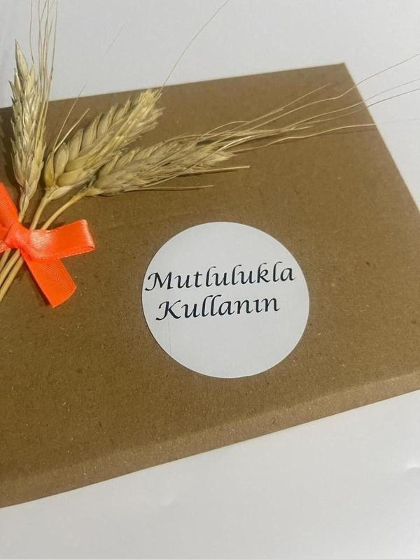 Butiksosyetik Mutlulukla Kullanın Siyah Yazı Yuvarlak Yapışkanlı Etiket 3 x 3 cm 150 Adet - Image 1
