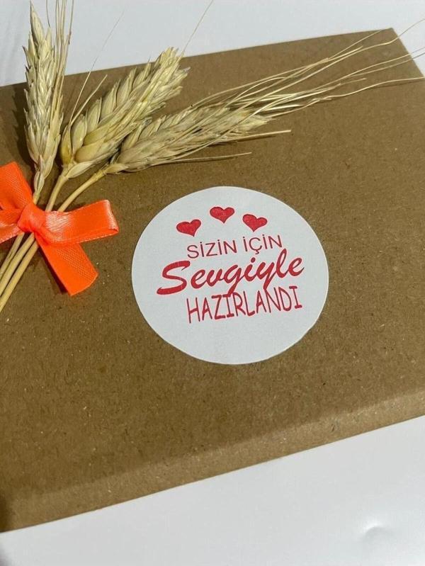 Butiksosyetik Sizin İçin Sevgiyle Hazırlandı Kalpli Kırmızı Yazılı Yuvarlak Yapışkanlı Etiket 5 x 5 cm 100 Adet - Image 1