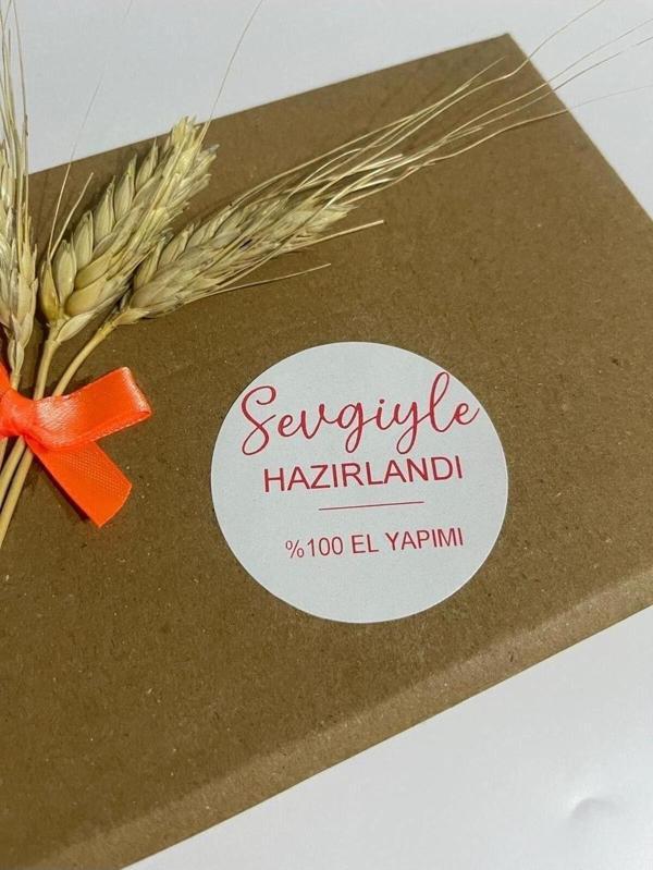 Butiksosyetik Sizin İçin Sevgiyle Hazırlandı Kırmızı Yazılı Yuvarlak Yapışkanlı Etiket 4 x 4 cm 120 Adet - Image 1
