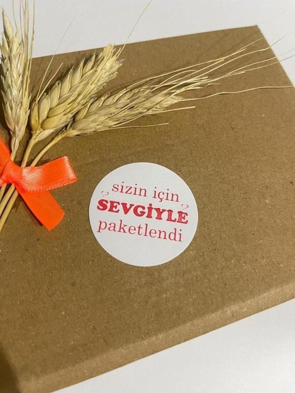 Butiksosyetik Sizin İçin Sevgiyle Paketlendi Kırmızı Yazılı Yuvarlak Yapışkanlı Etiket 5 x 5 cm 100 Adet - Image 1