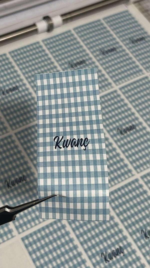 Butiksosyetik Tam Kapama Çikolata Etiketi Kareli Model 3,8 x 9 cm 50 Adet - Image 1