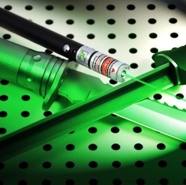 VIP 100 MW GREEN LASER POINTER 100 MW YEŞİL LAZER 4 BAŞLIKLI KUTULU YEŞİL LAZER KAMP DAĞCI IŞIKLARI - Image 1