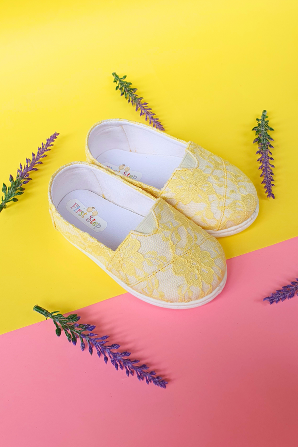 Dantelli Çocuk Keten Babet Ayakkabı-SARI-F-4001 - Image 1