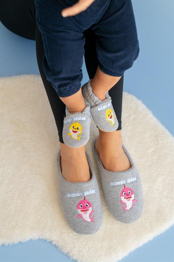 Mommy ve Baby Shark Anne Terlik ve Bebek Panduf (Terlik ve panduf ayrı satılmaktadır.) - Image 1