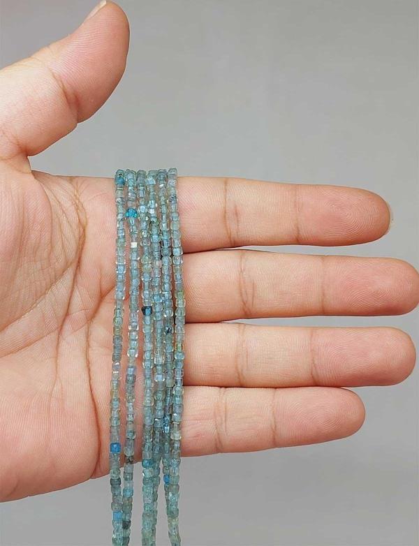 Bileklik Boy Apatit Taşı Küp Şekilli Dizi 2mm (51162) Yarım Dizi (17CM UZUNLUĞUNDADIR) - Image 1