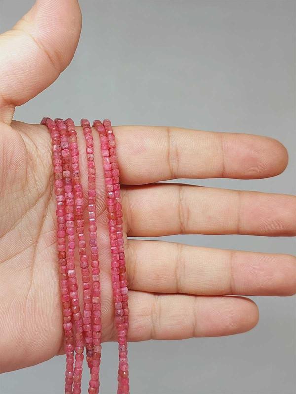 Bileklik Boy Yakut Taşı Küp Şekilli Açık Renk Dizi 2mm (51158) Yarım Dizi (17CM UZUNLUĞUNDADIR) - Image 1