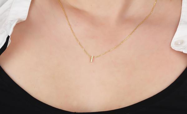 Glorria Gümüş 3 Boyutlu Minimalist İ Harfi Kolye - Image 1