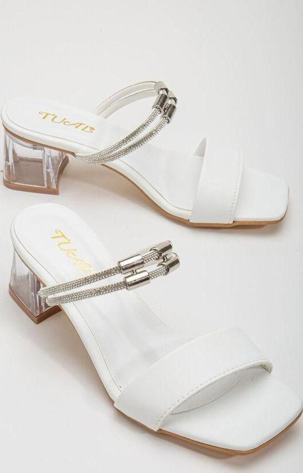 Pabucmarketi Beyaz Tek Bantlı Taşlı Alçak Topuklu Kadın Ayakkabı - Image 1