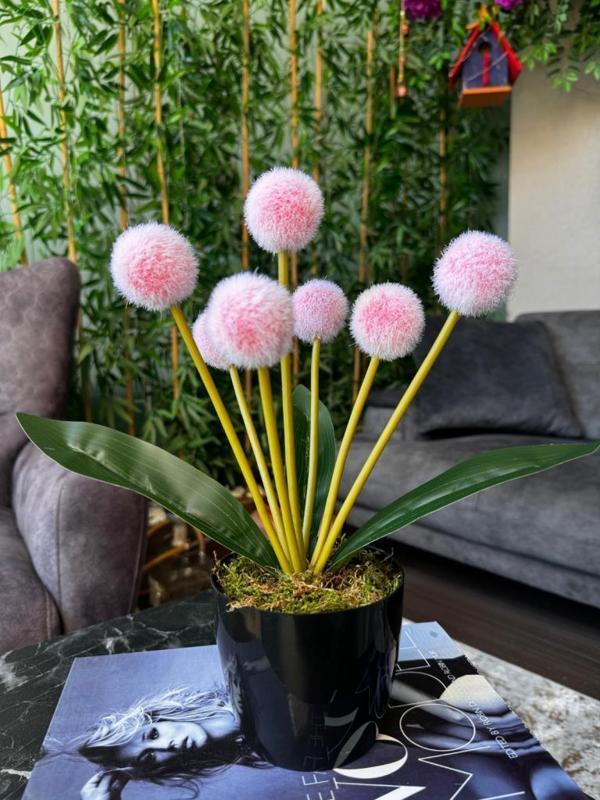 Netten Evime Yapay Çiçek Kırmızı Açık Pompon Siyah Saksıda Dekoratif Yapay Çiçek 30*20 cm - Image 1