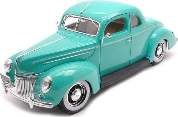 Maisto 1/18 1939 Model Ford Deluxe Yeşil - Image 1