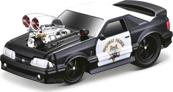 Muscle Machines 06 - 1993 Ford Mustang SVT Cobra Model Araba 1/64 - Image 1
