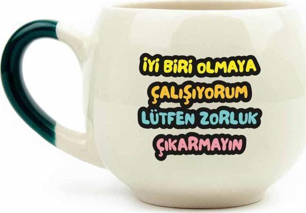 İyi Biri Olmaya Çalışıyorum Lütfen Zorluk Çıkarmayın Krem Parlak Balon Kupa (Yeşil Kulp) - Hediye Seramik Kupa - Image 1