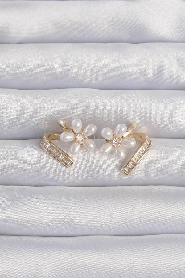 Pirinç Gold Renk Zirkon Taşlı Kıvrımlı İnci Çiçek Küpe - EBJ240820W26677 - Image 1