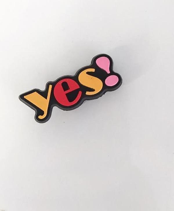 1 Adet Silikon Yes Yazılı Figür Tekli Terlik Süsü Aksesuar - Image 1