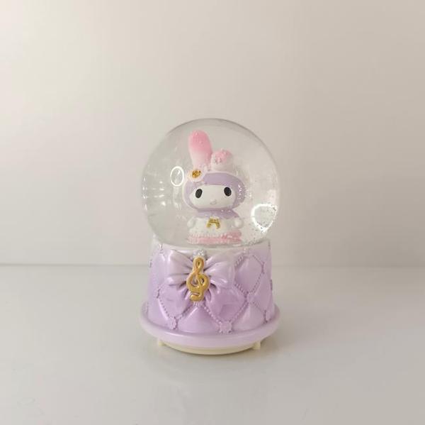 Kar Küresi Işıklı Müzikli Sanrio Tasarımlı Kar Küresi Biblo Sevgili Arkadaş Doğum Günü        - Image 1