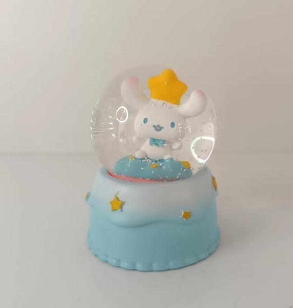 Kar Küresi Sanrio Işıklı Kar Küresi Ev Ofis Dekor Biblo Obje 9 cm    - Image 1