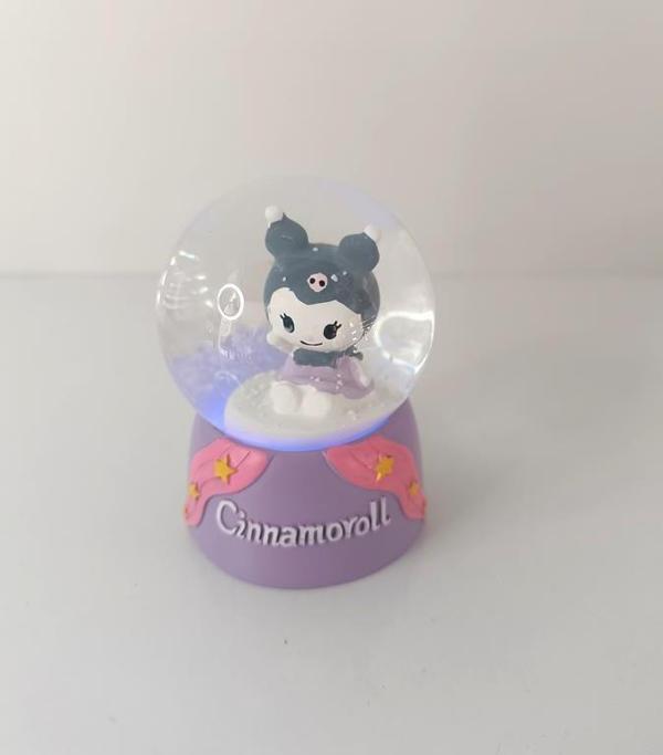 Kar Küresi Sanrio Kuromi Işıklı Kar Küresi Ev Ofis Dekor Biblo Obje 8.5     - Image 1