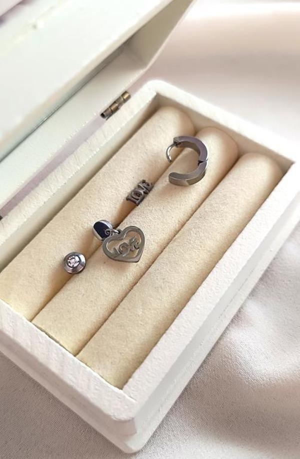 Küpe 4 lü Set Kararmaz Çelik 316L Lüks Küpe Love Kalp Renk Gri Taşlı Küpe   - Image 1