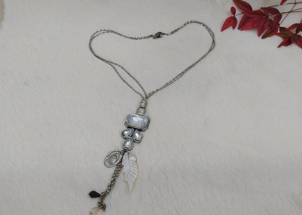 Otantik Swarovski Taşlı Çiçek Figürlü Sedef Tasarım Kolye - Image 1